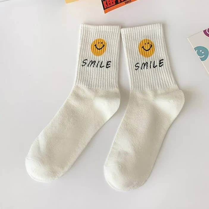 Calzini Happy Smiley Face (caviglia alta) per la vendita all'ingrosso da parte di Weavey Studio