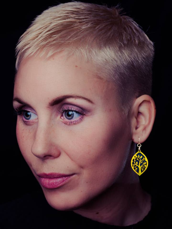 Ovale pointu 1 pour la vente par Dawn Lombard - Glass & Metal