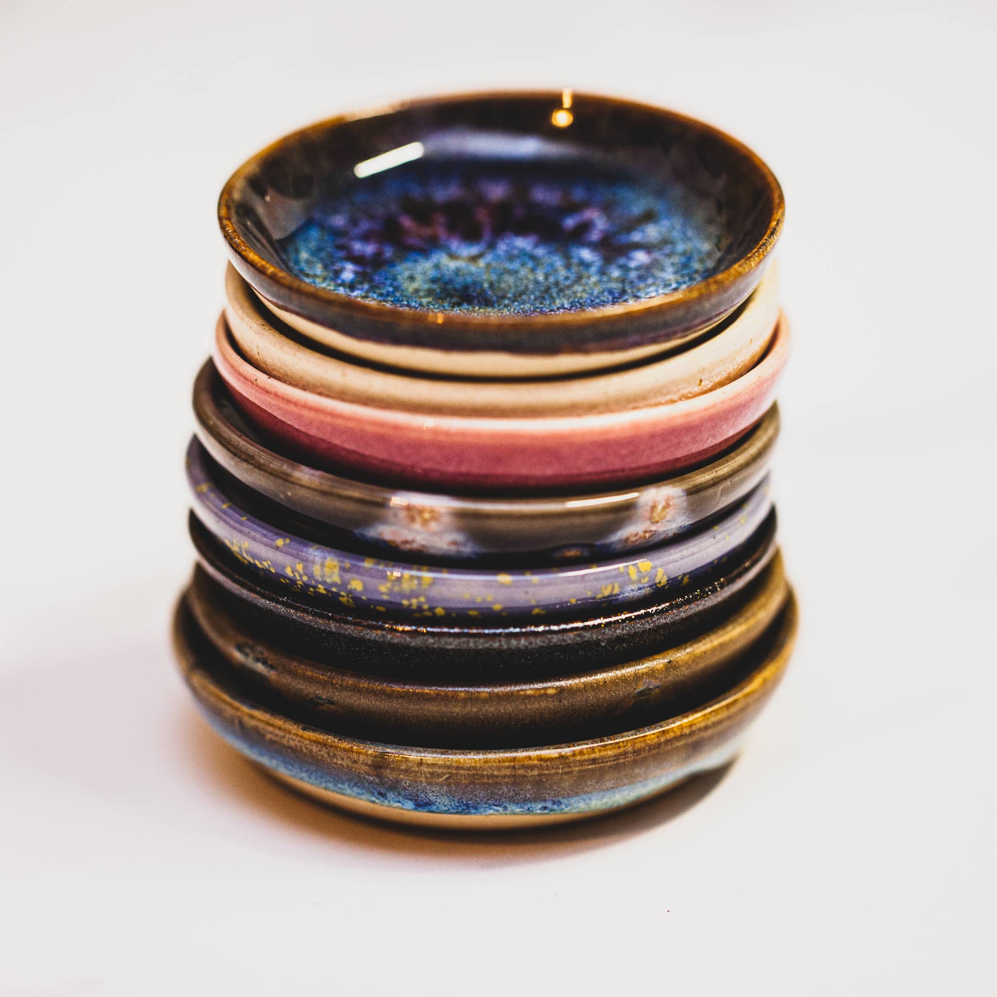 Melike Carr - Vente Plateaux à bijoux - Plats à anneaux en céramique, glaçures cristallines10