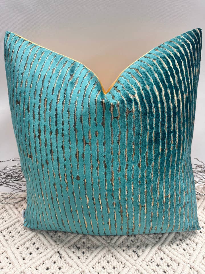 Couture-kudden - Teal Sartoria - Stil nr. 196 för wholesale av The Couture Cushion