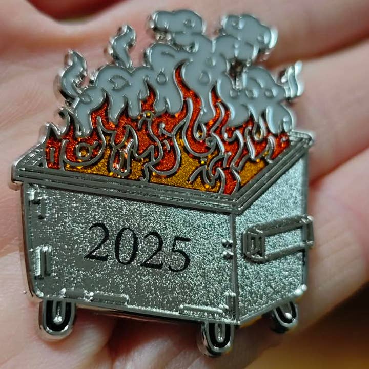 2025 Catastrophe (pin's en émail) LE 100 pour la vente par Cultivation Games