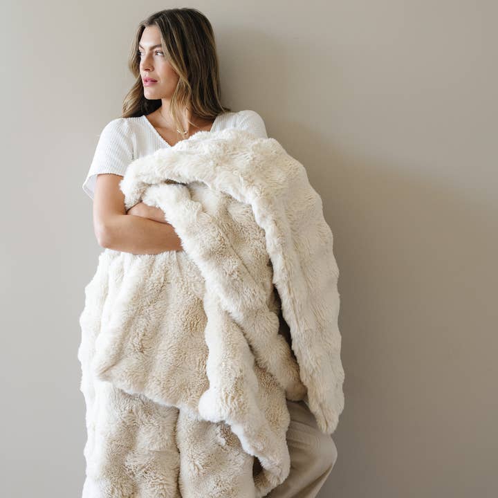 Saranoni - Wholesale Throw Blanket - PLUSH FAUX FUR THROW BLANKETS0