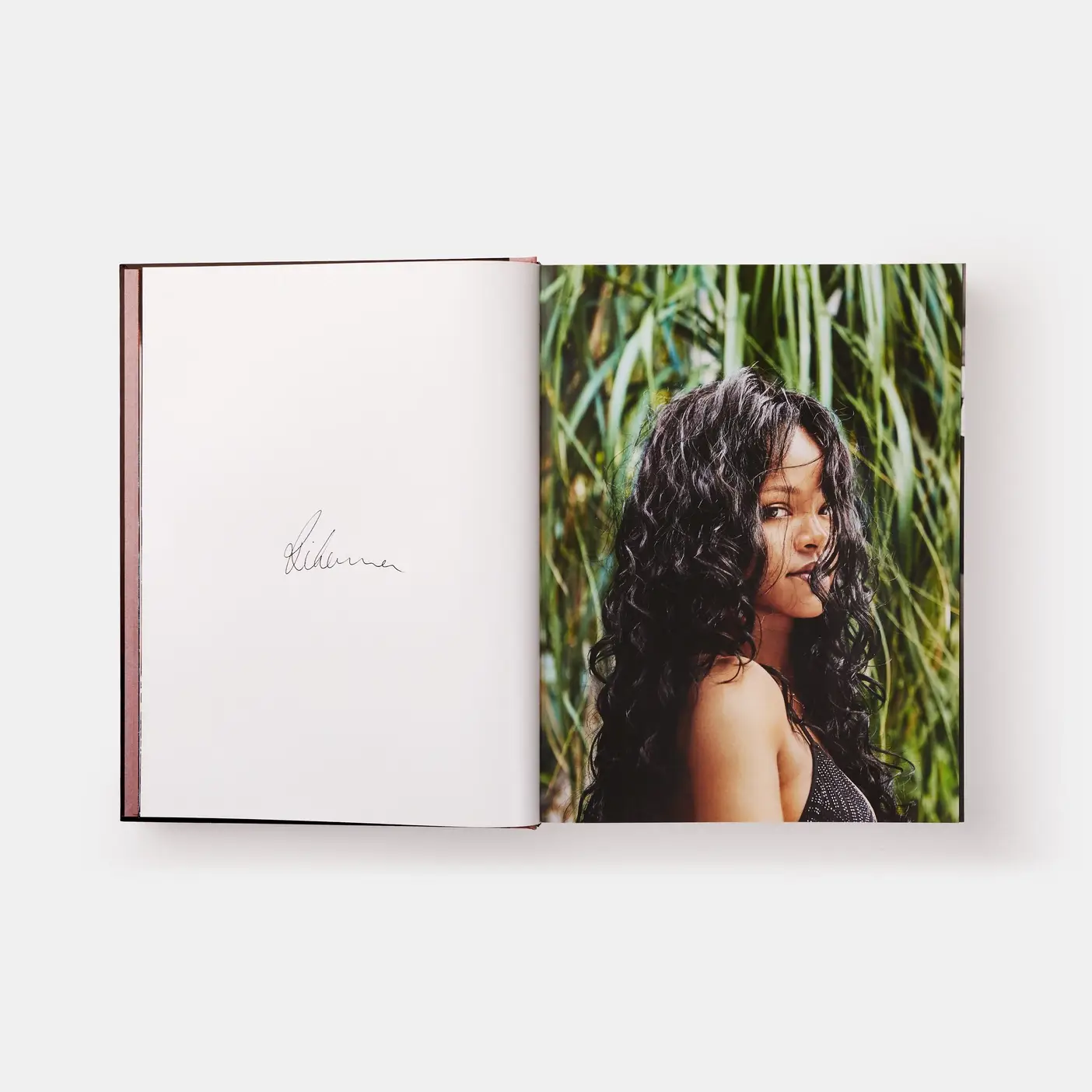Phaidon - Wholesale Arts & Entertainment - Rihanna4