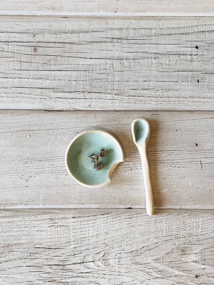 Saltskål & Spoon for engroshandel hos Bridget Dorr Ceramics