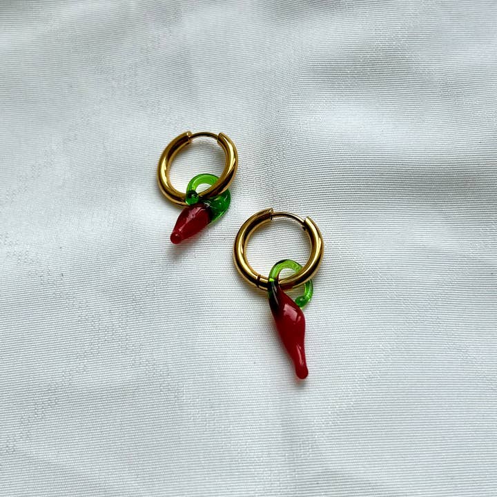 Red Pepper Hoops Gold per la vendita all'ingrosso da parte di Adore Your Jewellery
