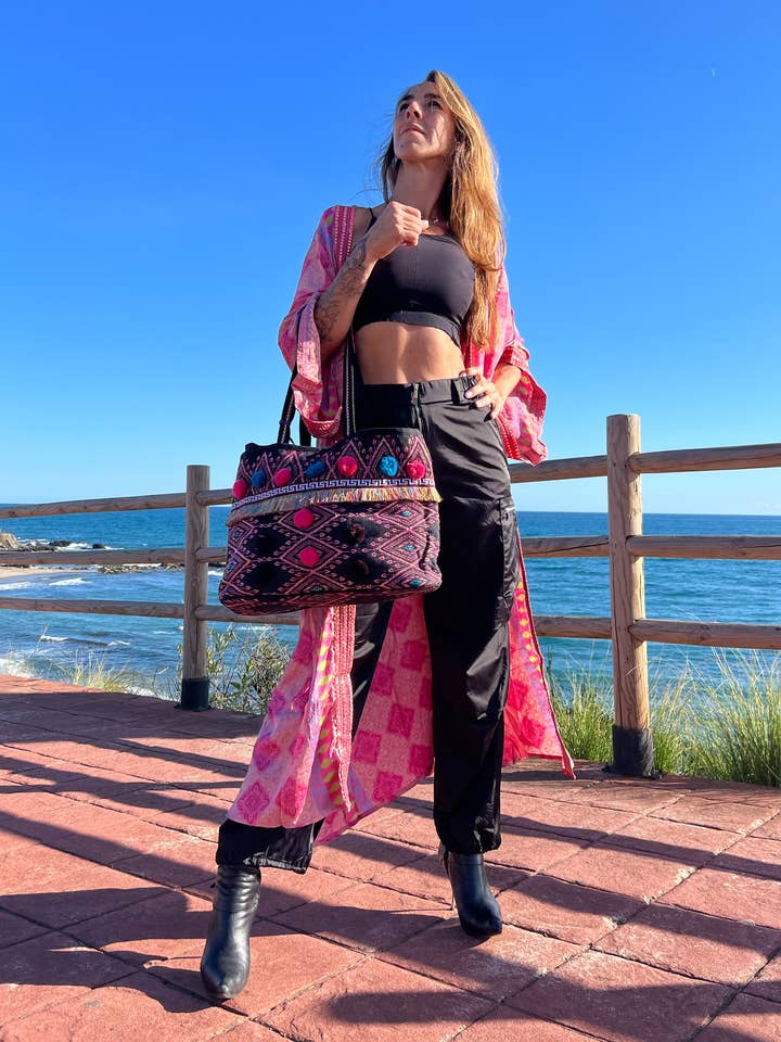 Pompom bag; elegance and fun in a unique accessory for wholesale by Kinomy