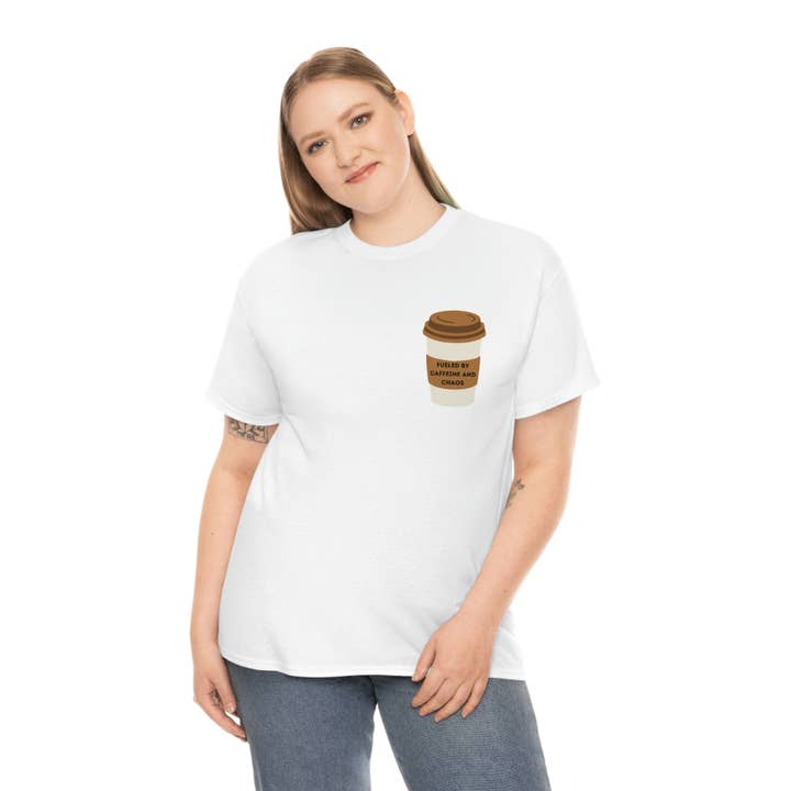 T-shirt gráfica impressa com café e caos/Tee por atacado de GiftJunkie