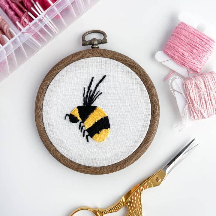 Stitch Ambition - Wholesale Embroidery/Cross Stitch Supplies - Bumble Bee Hand Embroidery Hoop