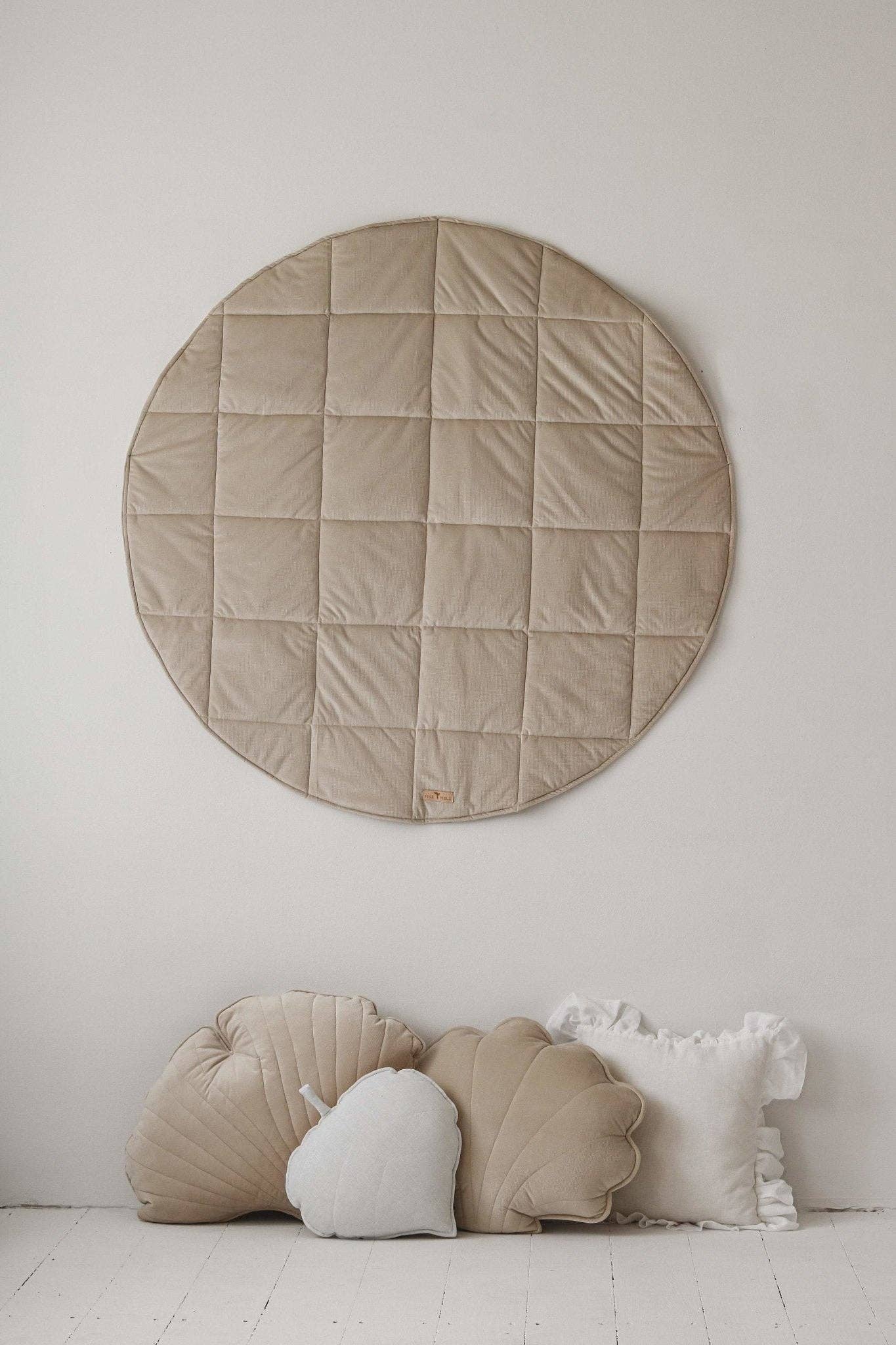 Moi Mili – Engroshandel Legemåtte - Børn og baby – Rund blød beige fløjlsmåtte3