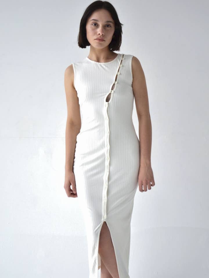 Robe 'Doxie' Midi - Maille côtelée asymétrique boutonnée pour la vente par SMUCKY