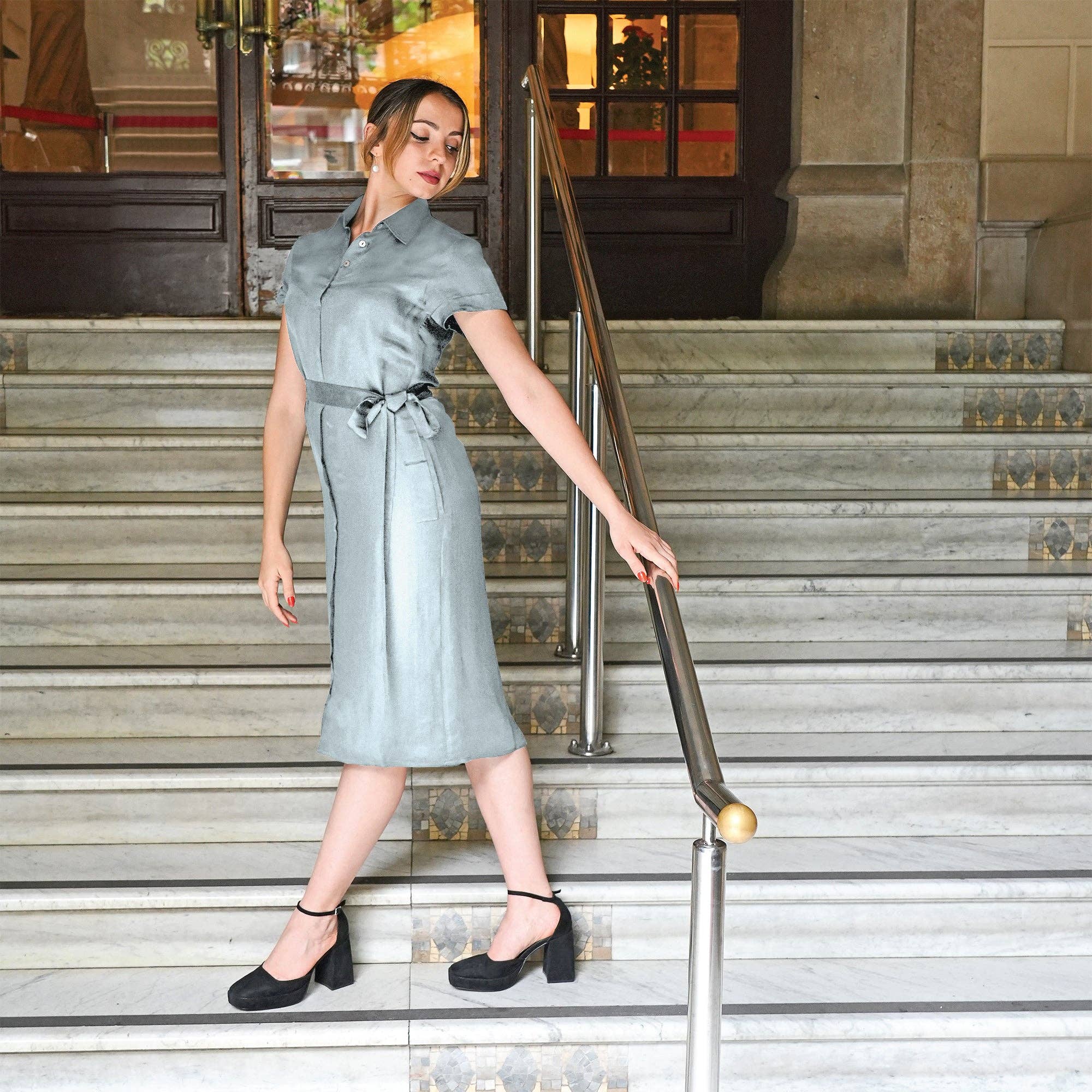 Abito a camicia a maniche corte con cintura attaccata all'ingrosso