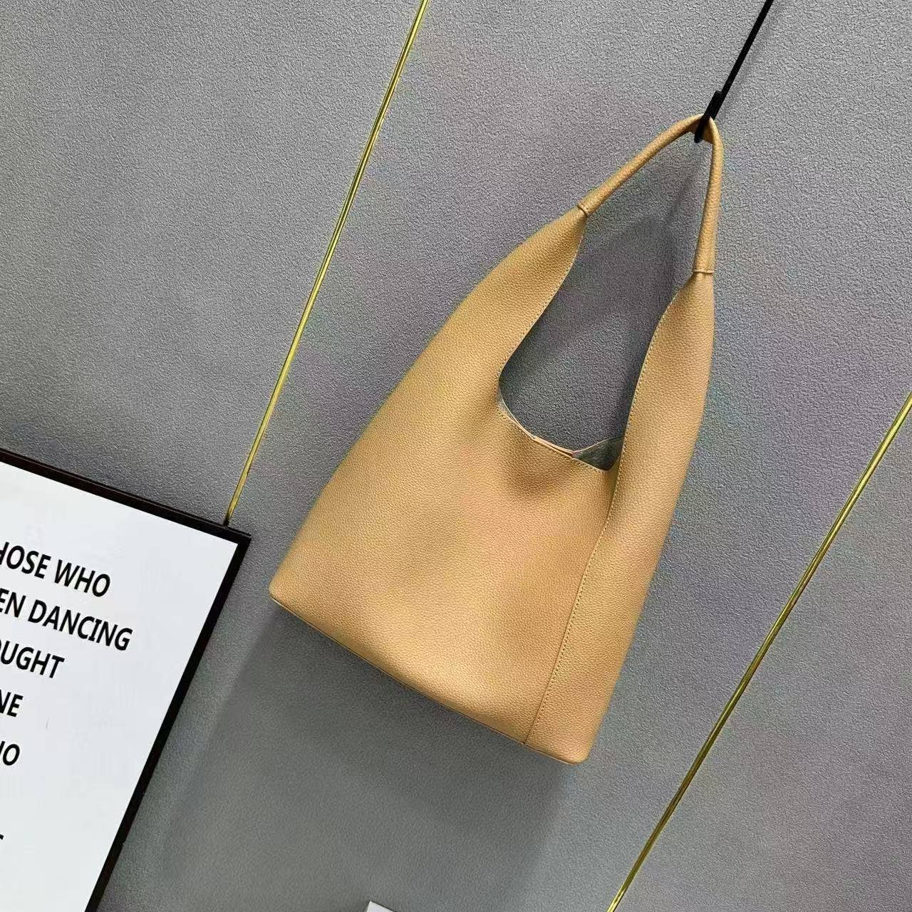 Pretty Persuasions – Engroshandel Skuldertaske – til kvinder – P25002 Hobo-taske i mikrofiberlæder med kosmetikpung3