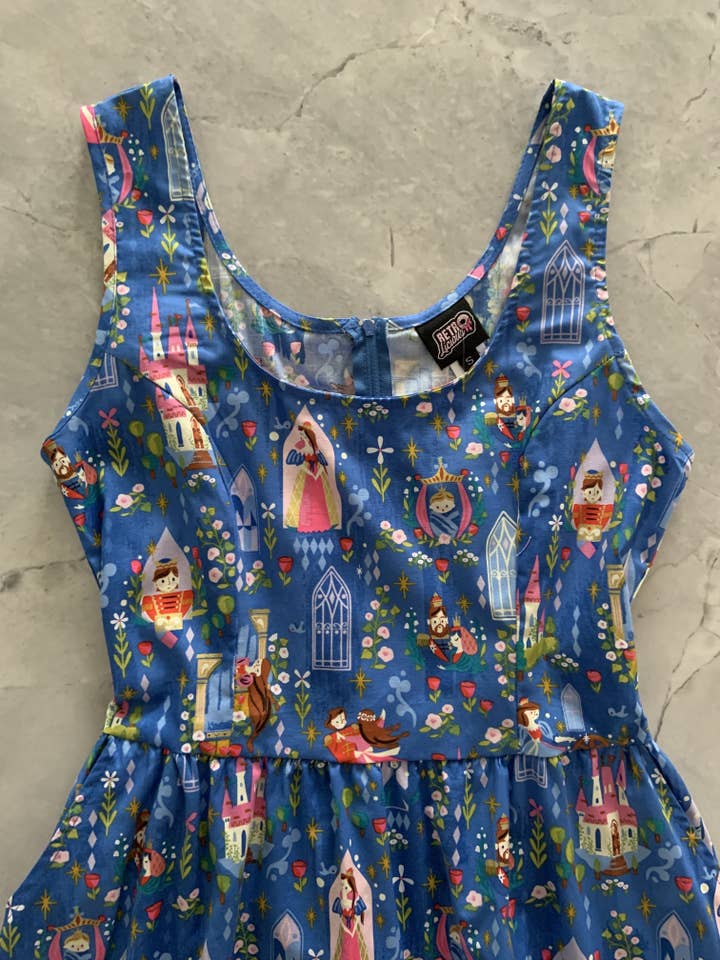 Retrolicious – wholesale Klänning - Dam – 4778 Törnrosa klänning