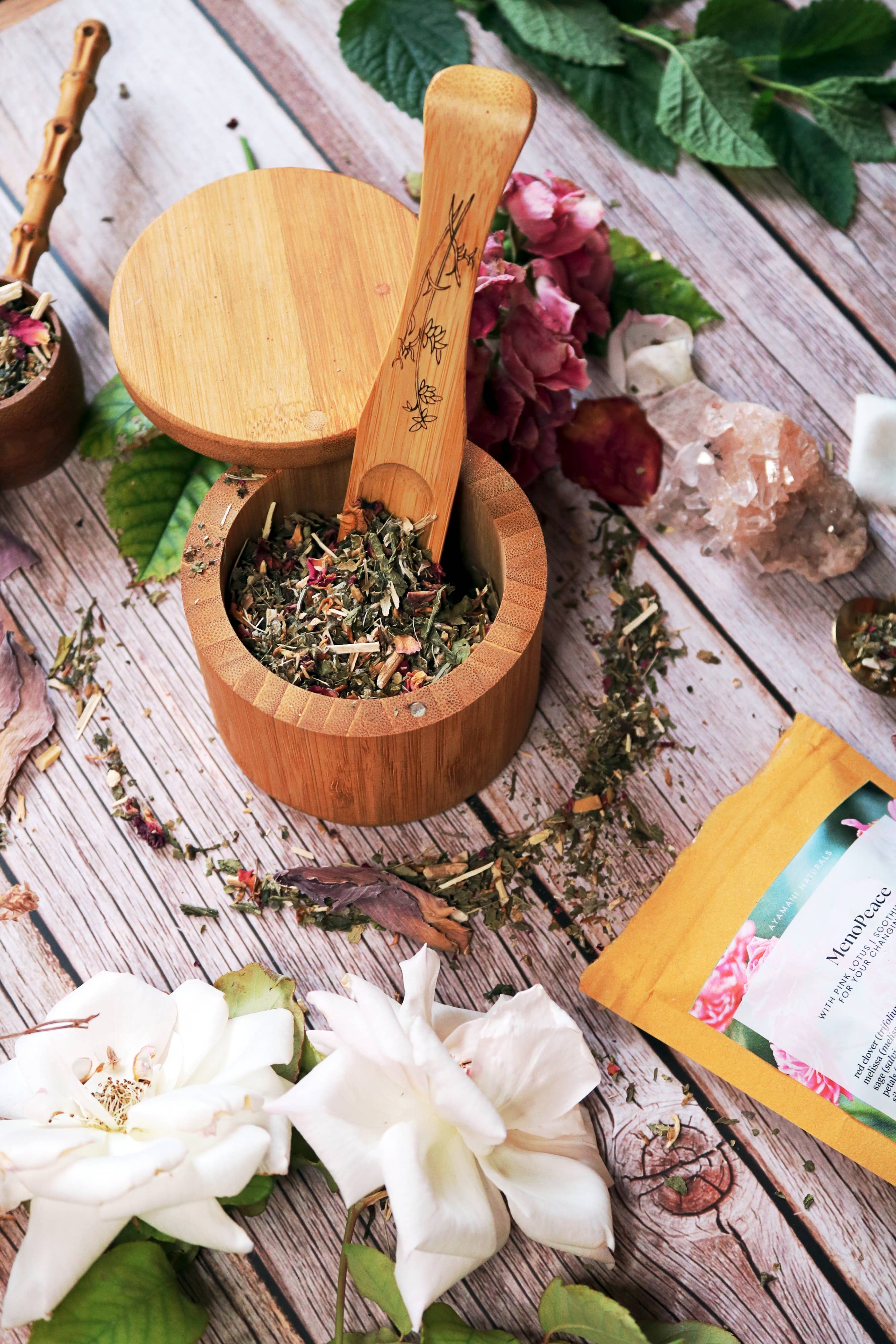 Ayamani Naturals - Vendita all'ingrosso Tisane salutari e depurative - MenoPeace | Tisana alle erbe per la menopausa con loto rosa3