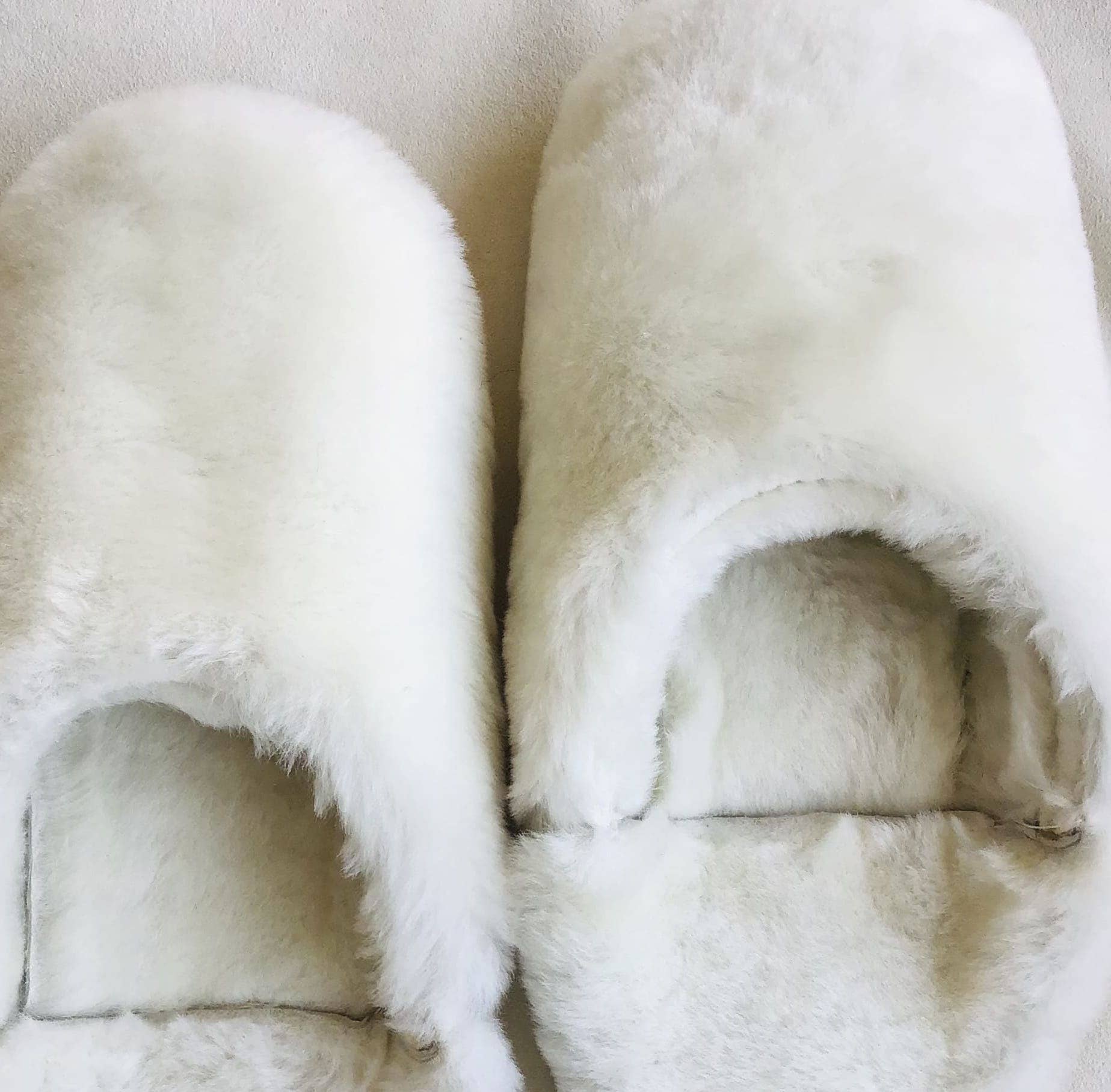 cru Pantufa zoé de couro ecru para venda a revendedores na Faire2