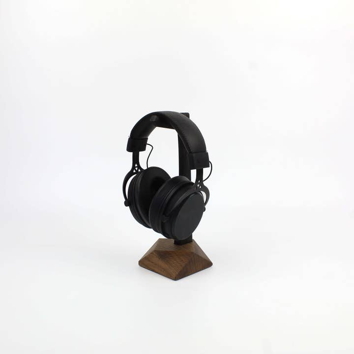 Support pour casque - Chêne brun pour la vente par Chopzwood