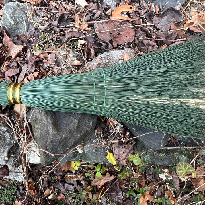 Balai à Moquette pour Enfants pour la vente par Rhythm & Ritual