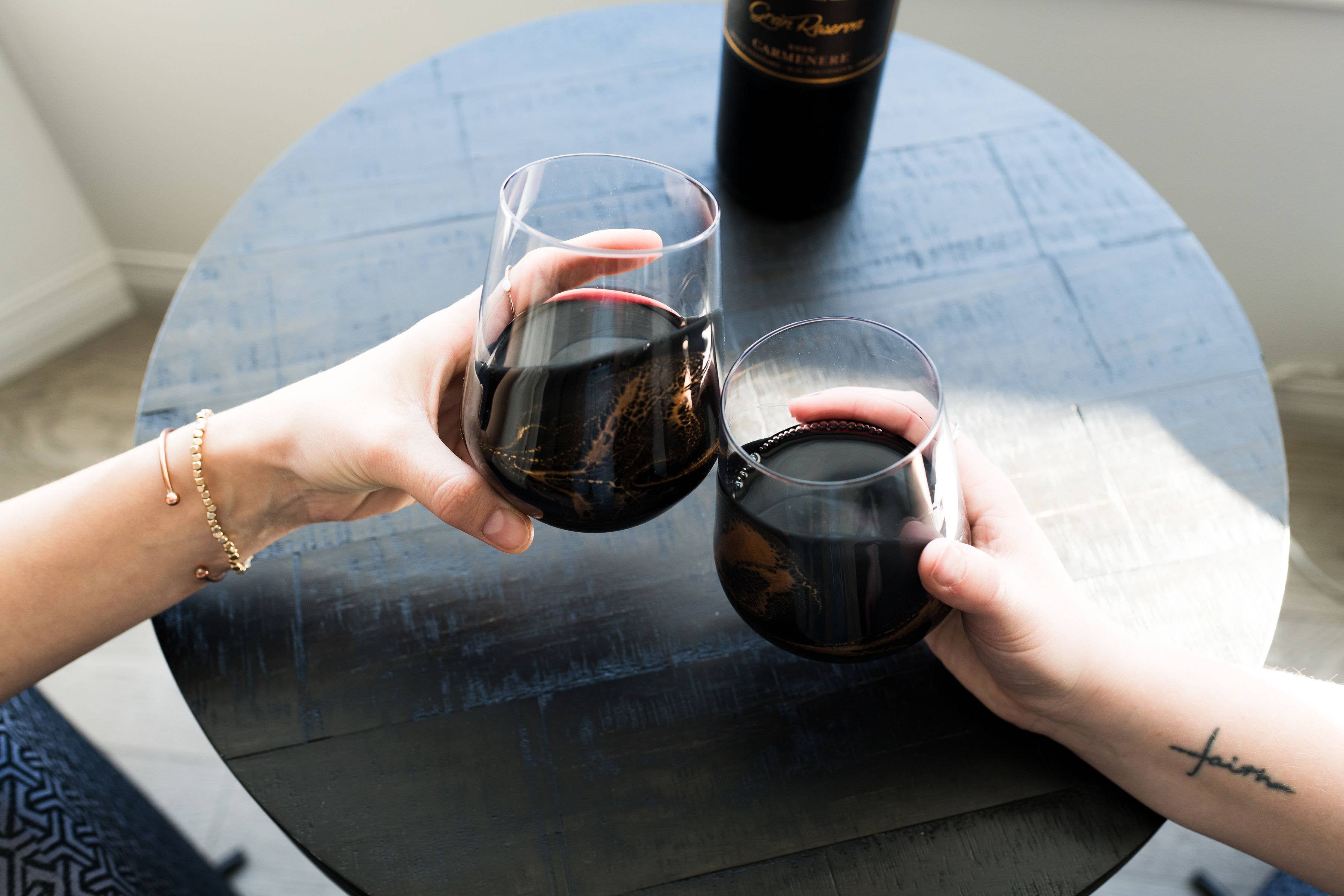 Lynn & Liana Designs - Venta al por mayor Copas de cóctel/licor - Vasos para vino y entretenimiento con acento de resina - ¡SIN ARANCELES!12