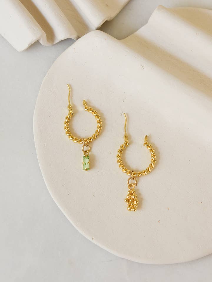 Créoles Epure torsadées pour la vente par Judith Benita