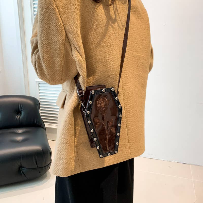 Tourtiwi – wholesale Axelväska - Dam – Spindelnät & Rosmönster Beströdda Kistformade Axelremsväskor10