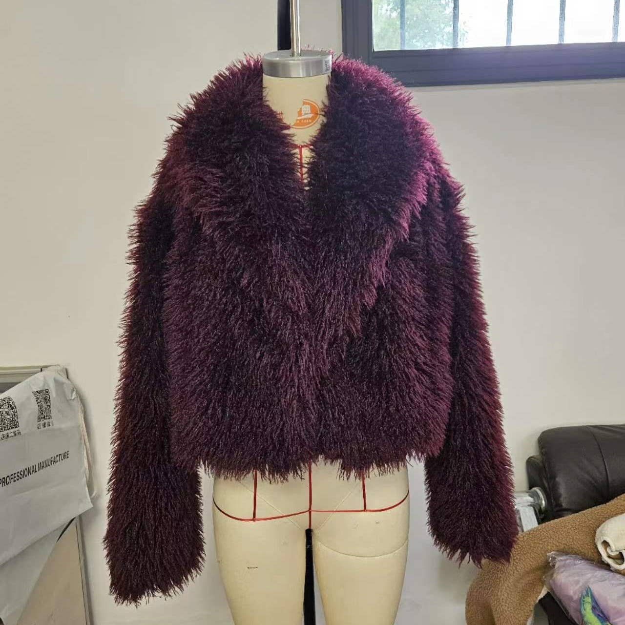 Rosa Clothing - Vente Veste – femme - Veste duveteuse en fausse fourrure à col oversize1