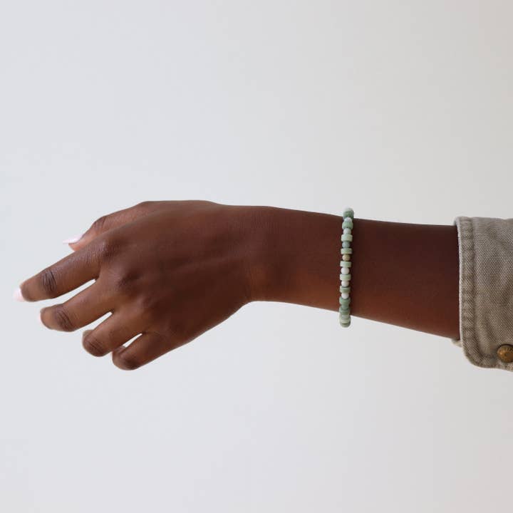 Bracelet Jade Luna pour la vente par Goldeluxe Jewelry