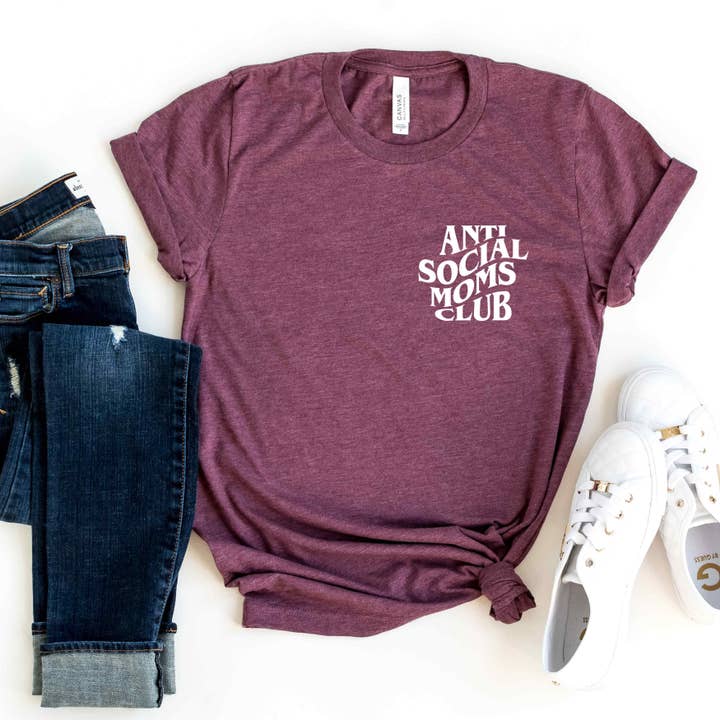 T-shirt anti-social Moms Club pour la vente par Light & Shine