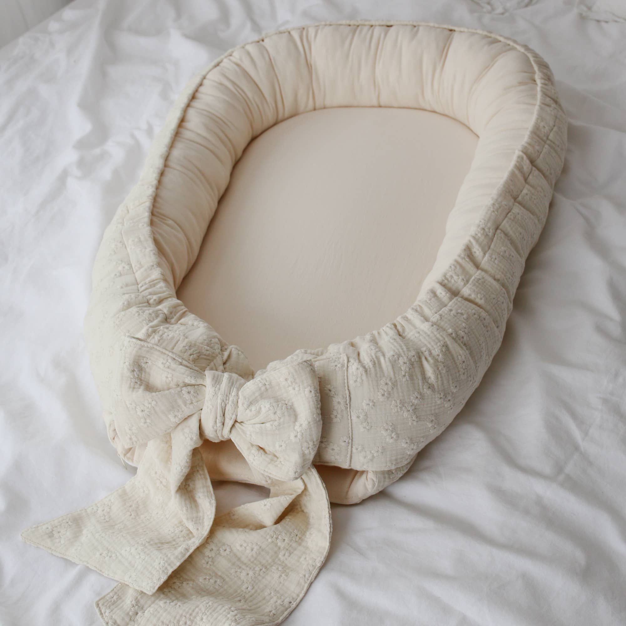 Babyly - Venta al por mayor Moisés - Bebés - Babyly - babynest bordado con lazo - beige claro4