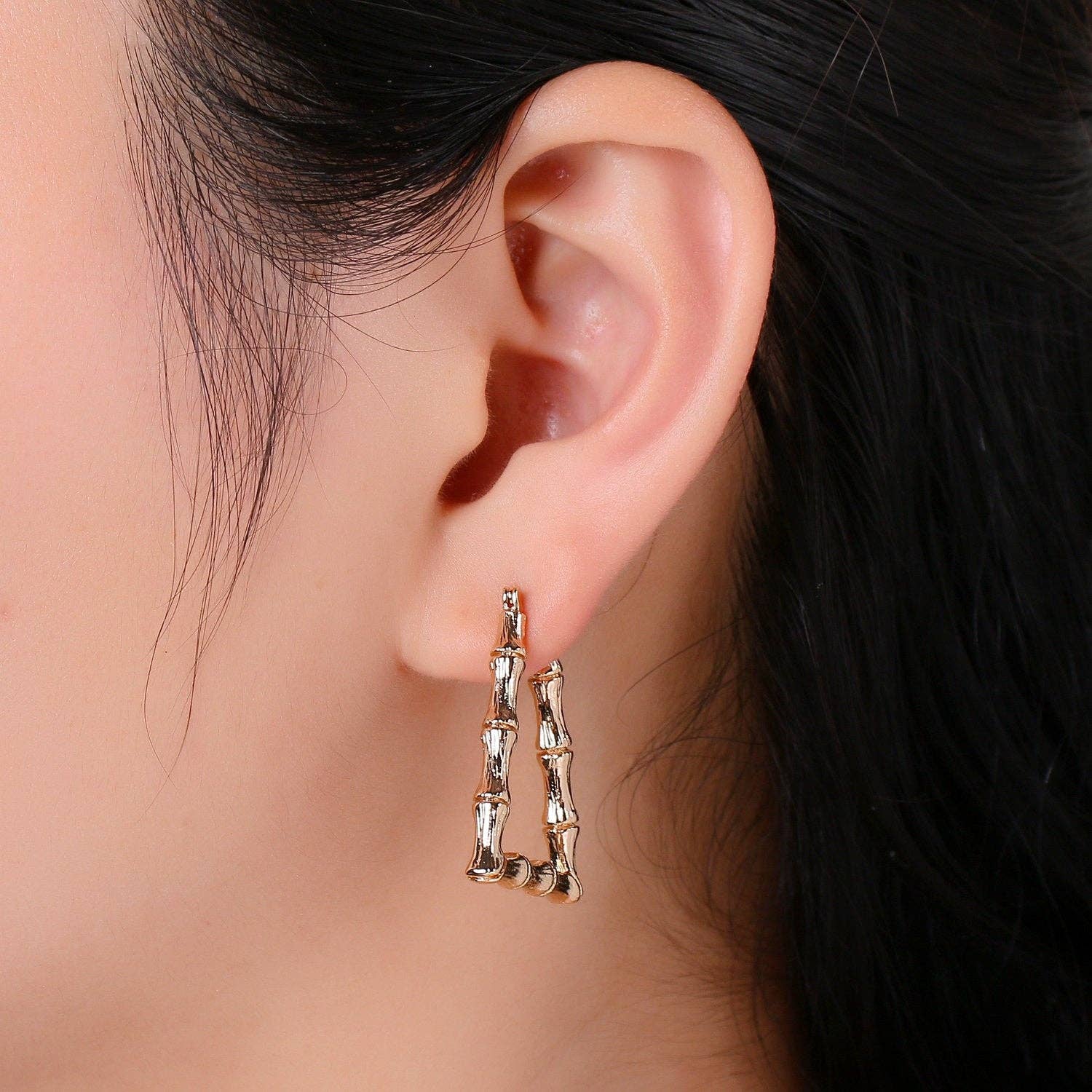 Aim Eternal - Wholesale Hoop Earrings - 1 pair Trapezoid BAMBOO HOOP earrings Gold Bamboo Earring Tr3