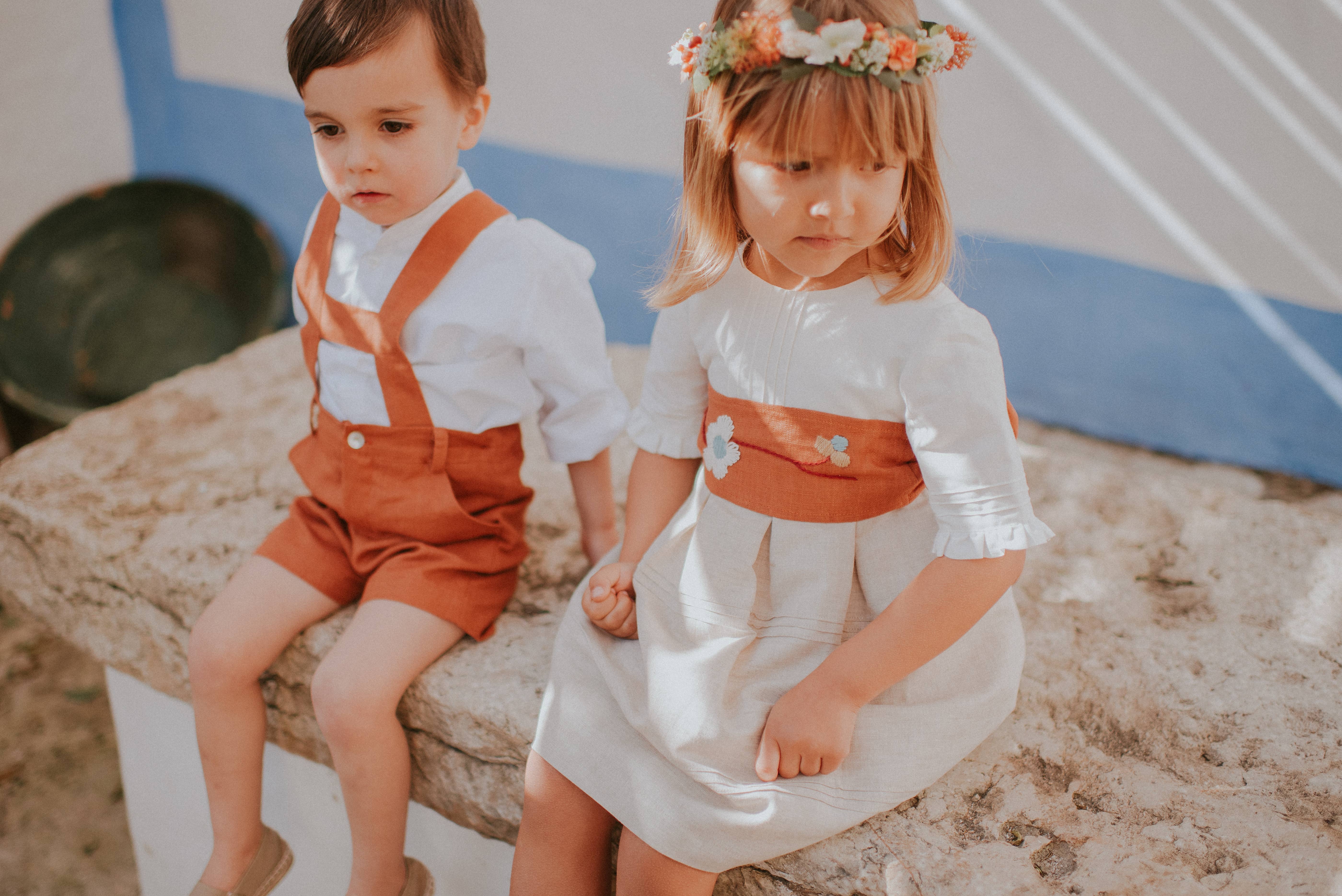 Nós e Tranças - Wholesale Dress - Kids - Vestido Meio Branco &bege Com Nervuras Manga A 3/43