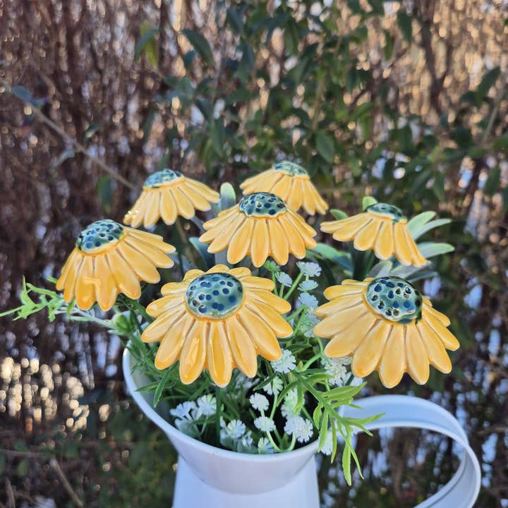 Fiore in ceramica Camomilla gialla, Picchetto per piante, Fiore su stelo per la vendita all'ingrosso da parte di Pannonhem AB.