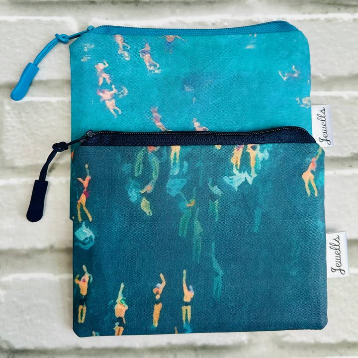 Pochette Underwater Swimmer bleu marine ou turquoise pour la vente par Jewells
