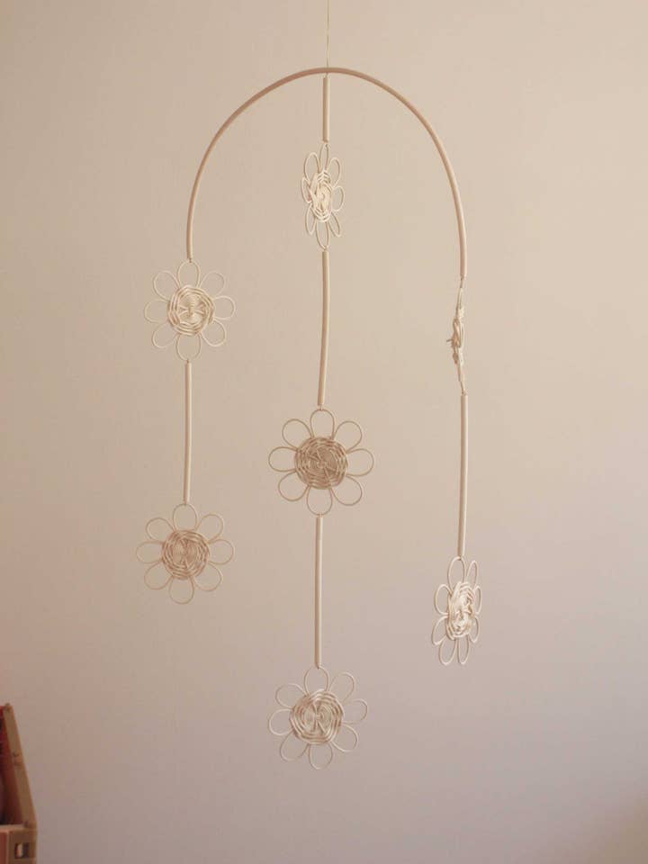 large daisy mobile for wholesale by ateliersolelh