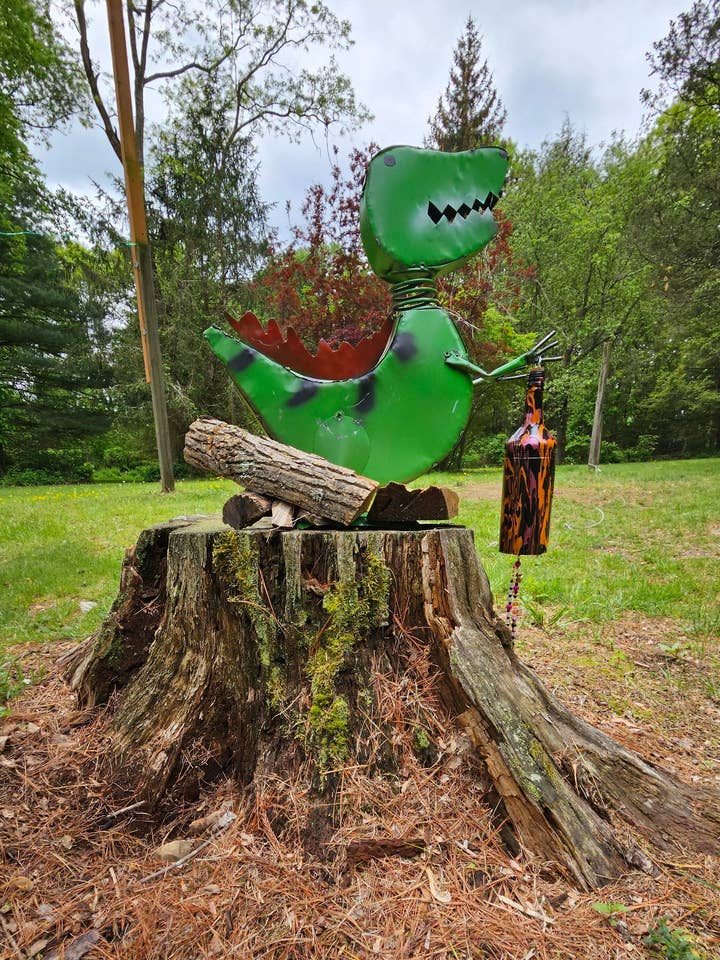 Yard and Lawn Art Glass Wine Bottle Wind Chimes for wholesale by Cling Gaoth Wind Chimes