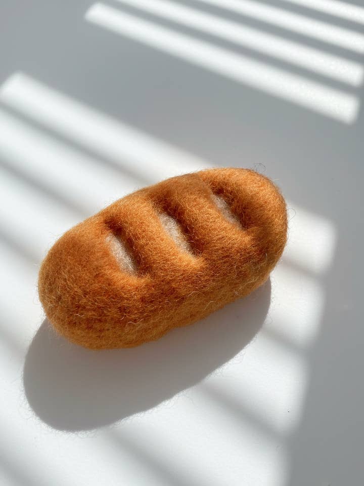 Baguette Wool Magnet for wholesale by Woobbi