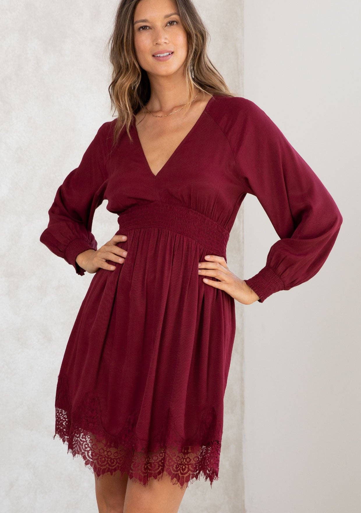 Lovestitch - Vente Robe – femme - Mini-robe à manches longues avec détails en dentelle pour les fêtes11