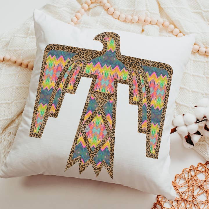 Taie d'oreiller Leopard Thunderbird pour la vente par Capable By Design
