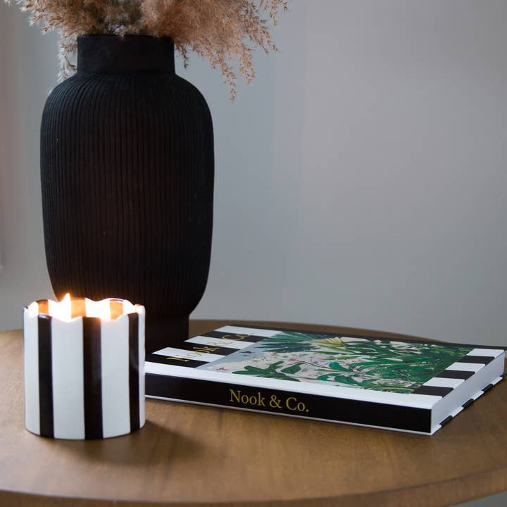 Nook & Co Livre Décoratif pour la vente par Nook Home Decor