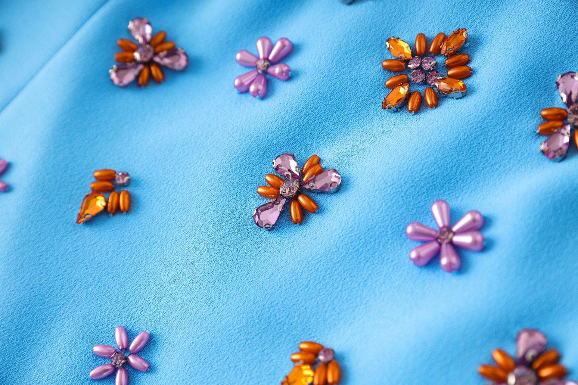 Couleur comme sur les photos Robe élégante à manches longues ornée de diamants faite à la main DR627Y en vente sur Faire4