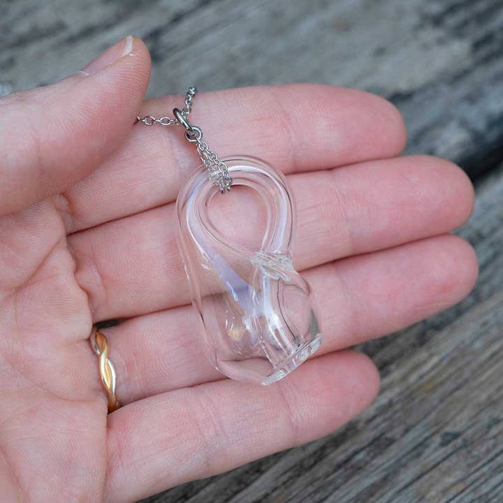 Boutique Academia - Wholesale Pendant/Charm Necklace - Klein Bottle Necklace7