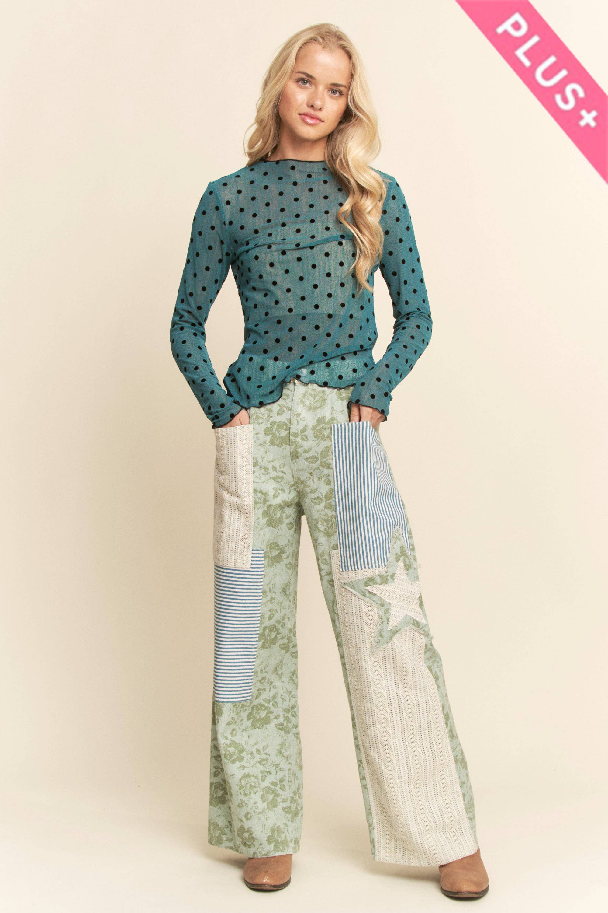 Davi & Dani – Calças - Mulher por atacado – CALÇAS LAVADAS COM DETALHE DE APLICAÇÃO FLORAL EM FORMA DE ESTRELA PLUS10