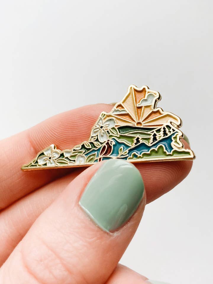 Emaille pin uit Virginia voor wholesale door Summer Stokes