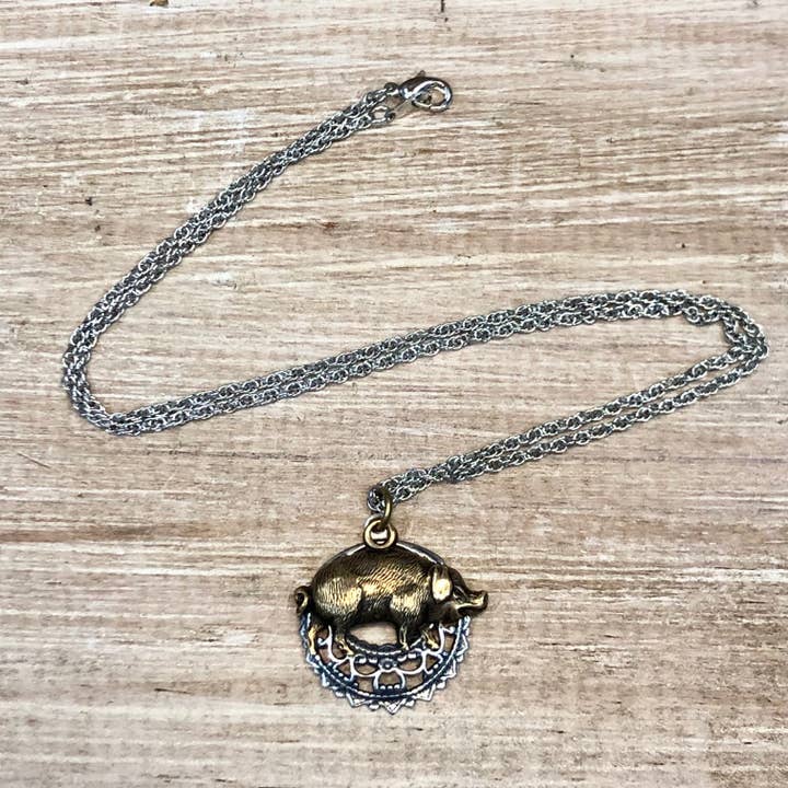 Collier Happy Cochon pour la vente par Lorraine Frances Jewelry