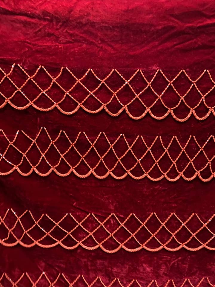 Envoltura tradicional Edo/Disfraz de mujer africana de terciopelo con cuentas de Benín para venta al por mayor de Dimaz