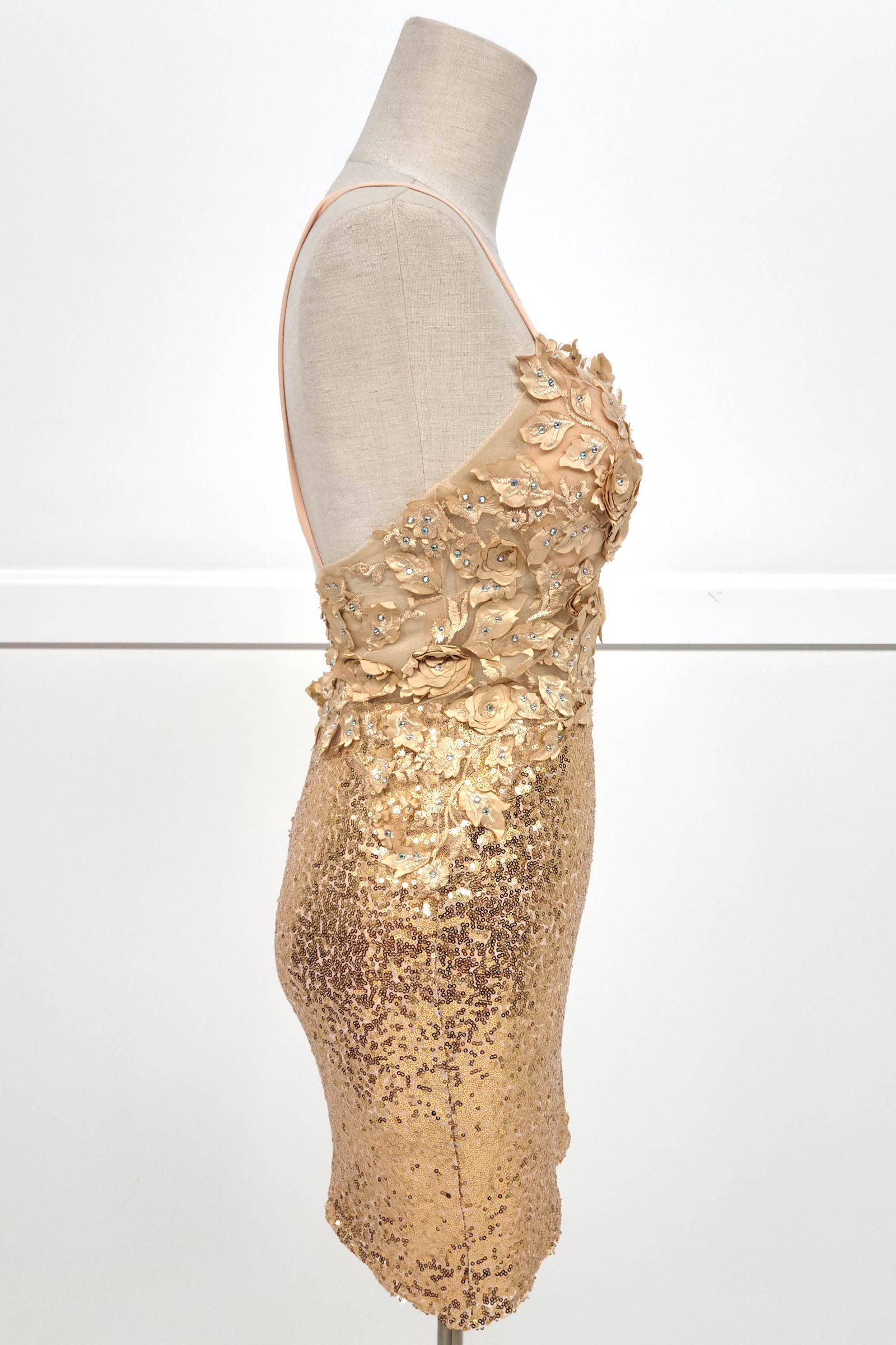 Chicas - Vente Robe – femme - Robe courte à paillettes et broderies florales C80823