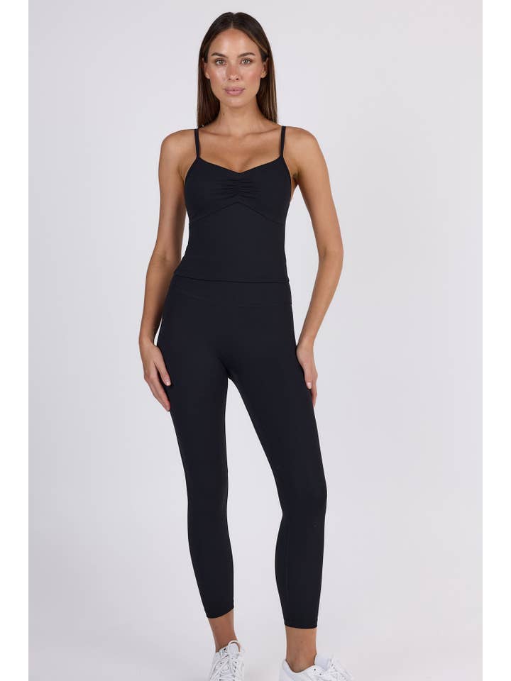 Preto Conforto Essencial | Frankie Tank Preto para venda a revendedores na Faire4