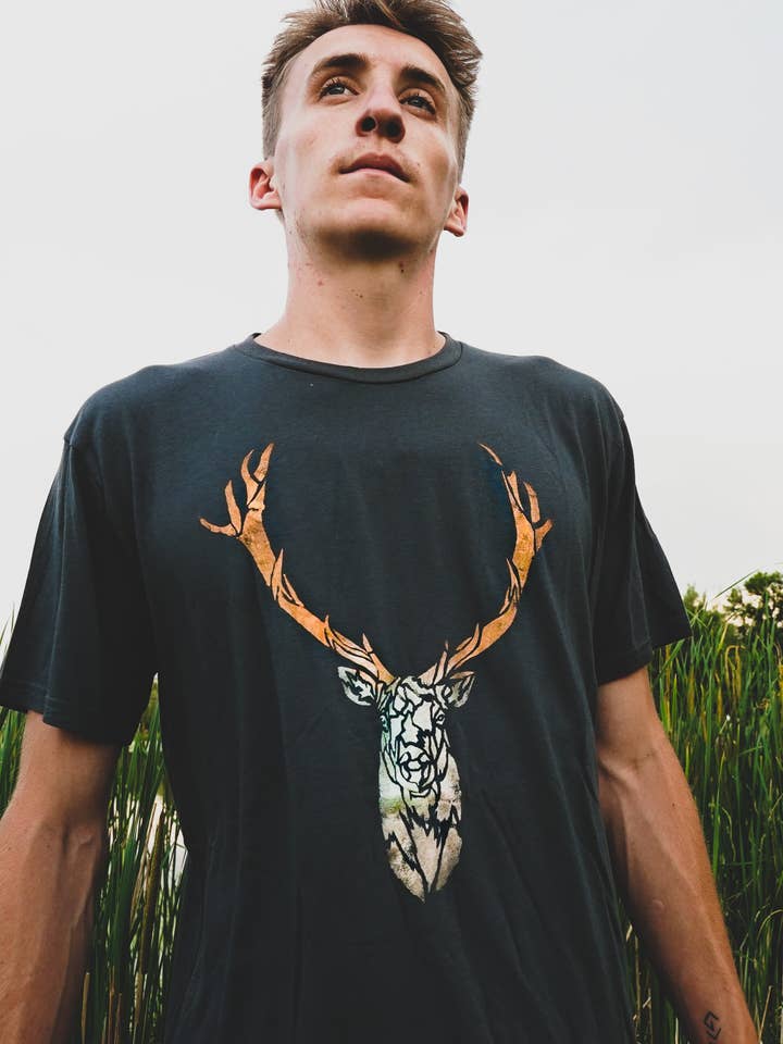 Elk Håndmalet Bambus Tee for engroshandel hos Third Wolf Designs