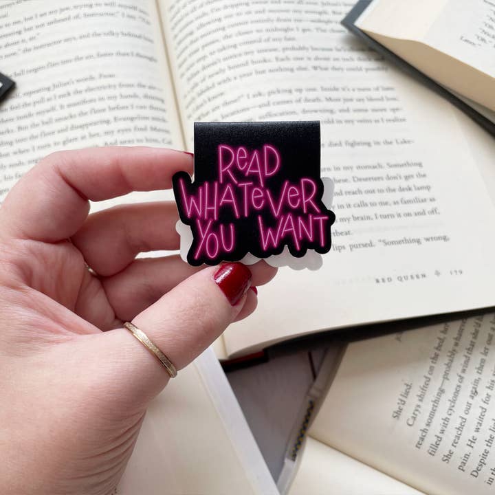 Marque-page magnétique Lire ce que vous voulez pour la vente par The Peachy Polka Dot