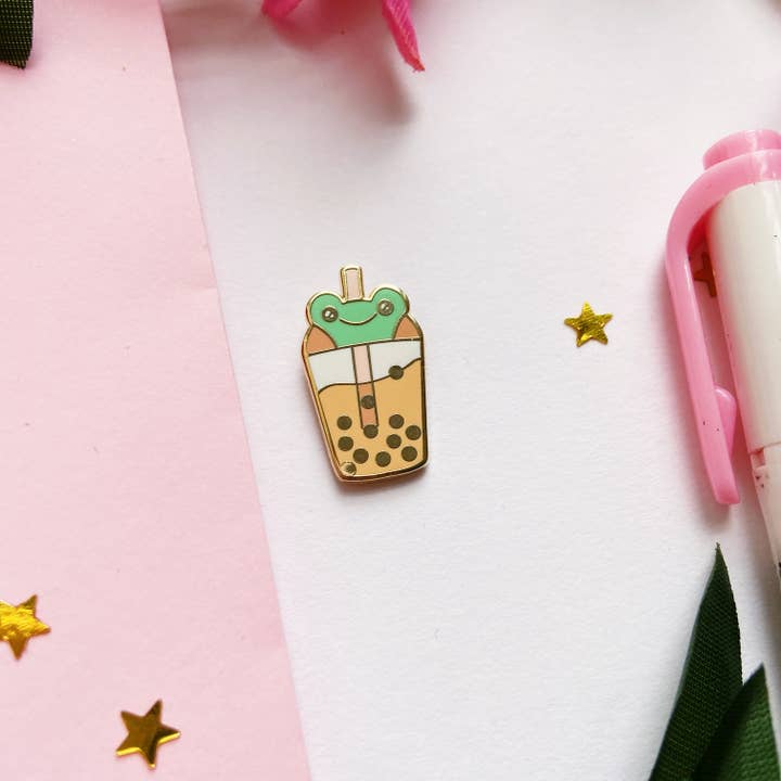 Froggy boble te emalje pin for engroshandel hos Chuchu Illustrations