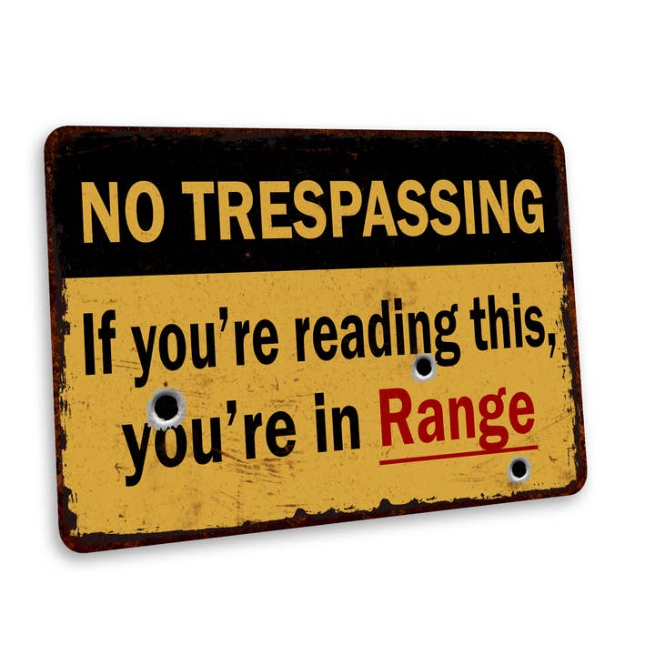 Lustiges „No Trespassing“ -Schild „You're In Range“ 108120063011 für den Großhandel von Chico Creek Signs
